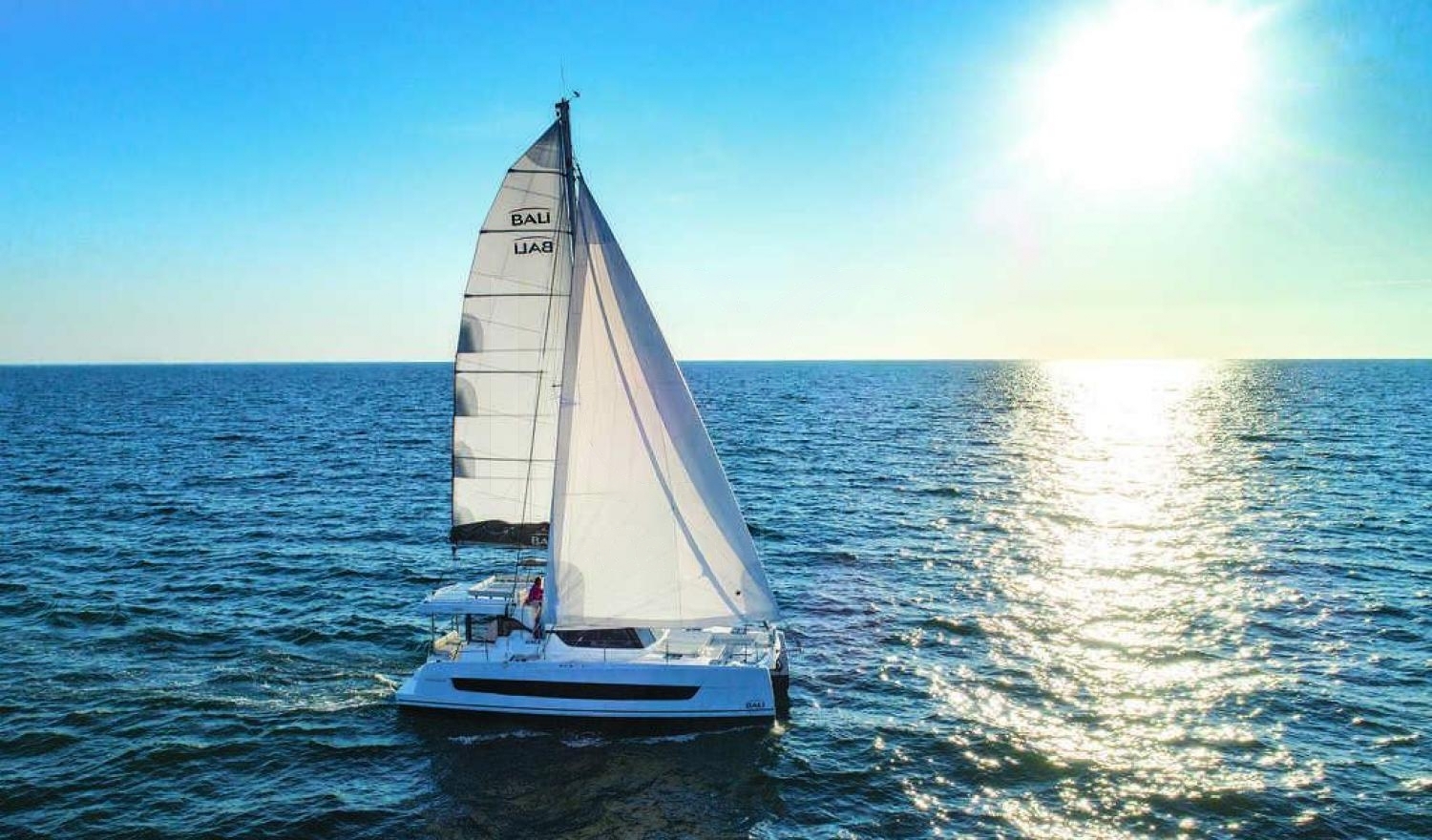 Alquiler de catamaran en Menorca mallorca e ibiza - Actividades - Vela