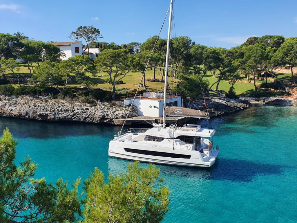 Alquiler de catamaran en Menorca mallorca e ibiza